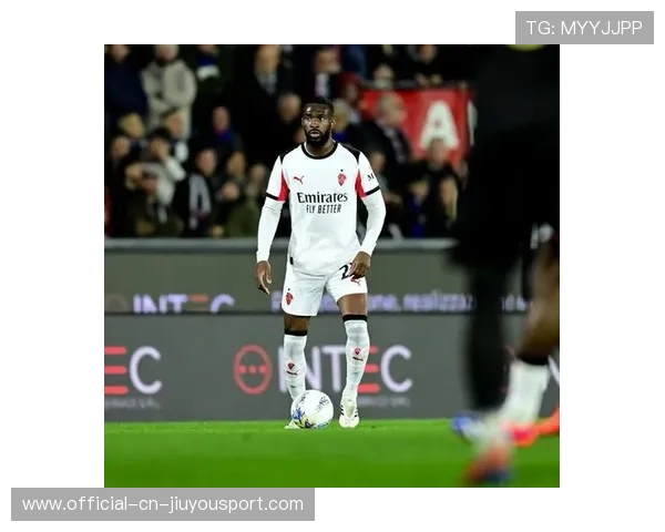 托莫里正面封堵，罗马禁区外起脚受阻，托莫里买断