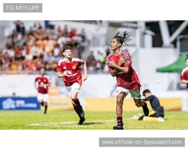 曼联青训表现抢眼，年轻球员逐渐引领球队前进